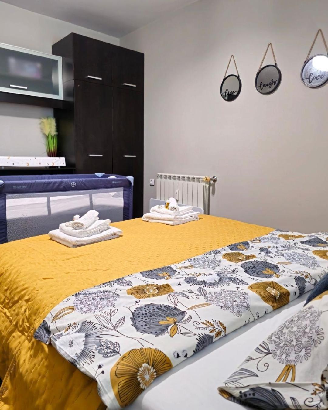 Rea Mladost - Easy Access To Metro, Ideal Location Sófia Exterior foto